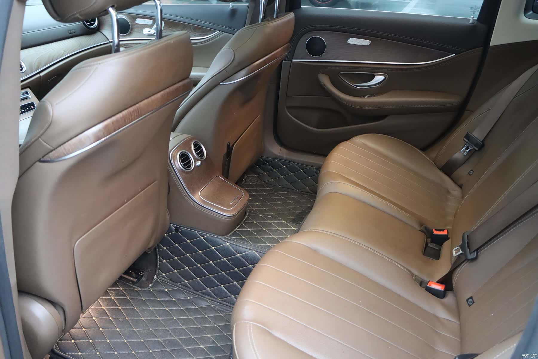 Mercedes-Benz E-Class, 2023 11
