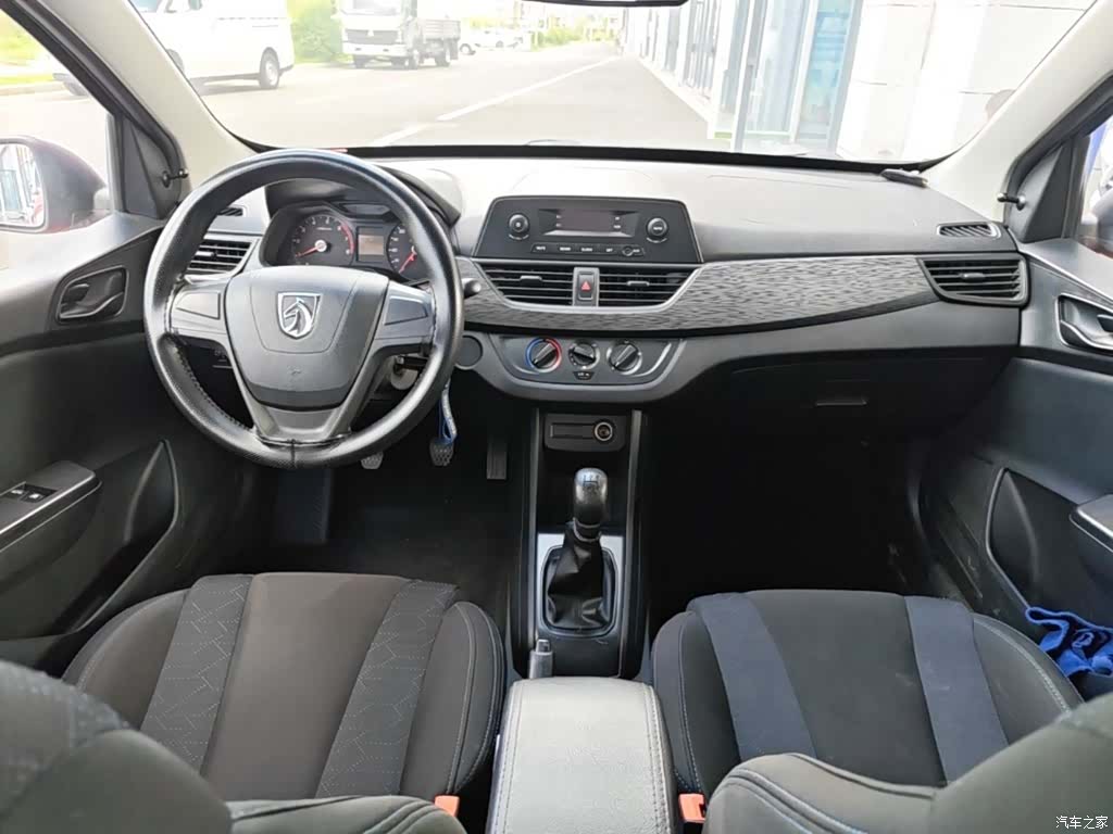 Wuling 310, 2016 10