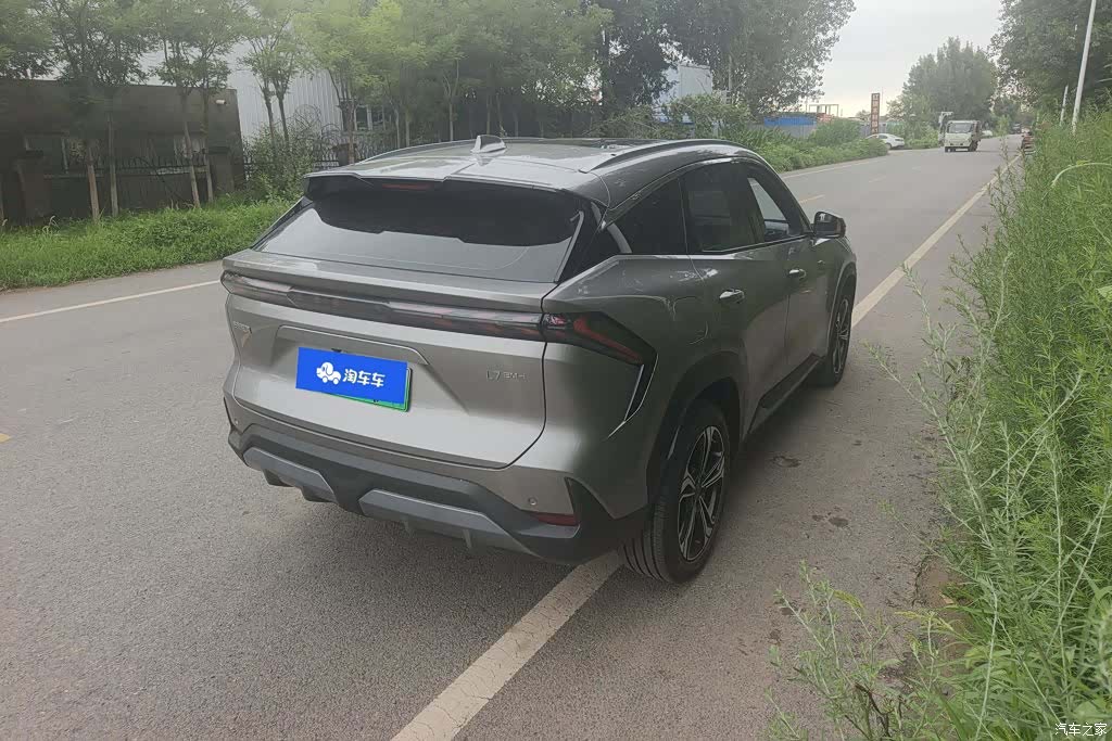 Geely Galaxy L7, 2025 3