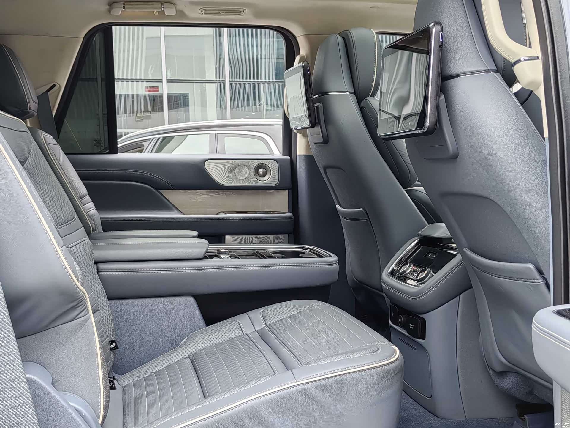 Lincoln Navigator, 2021 24