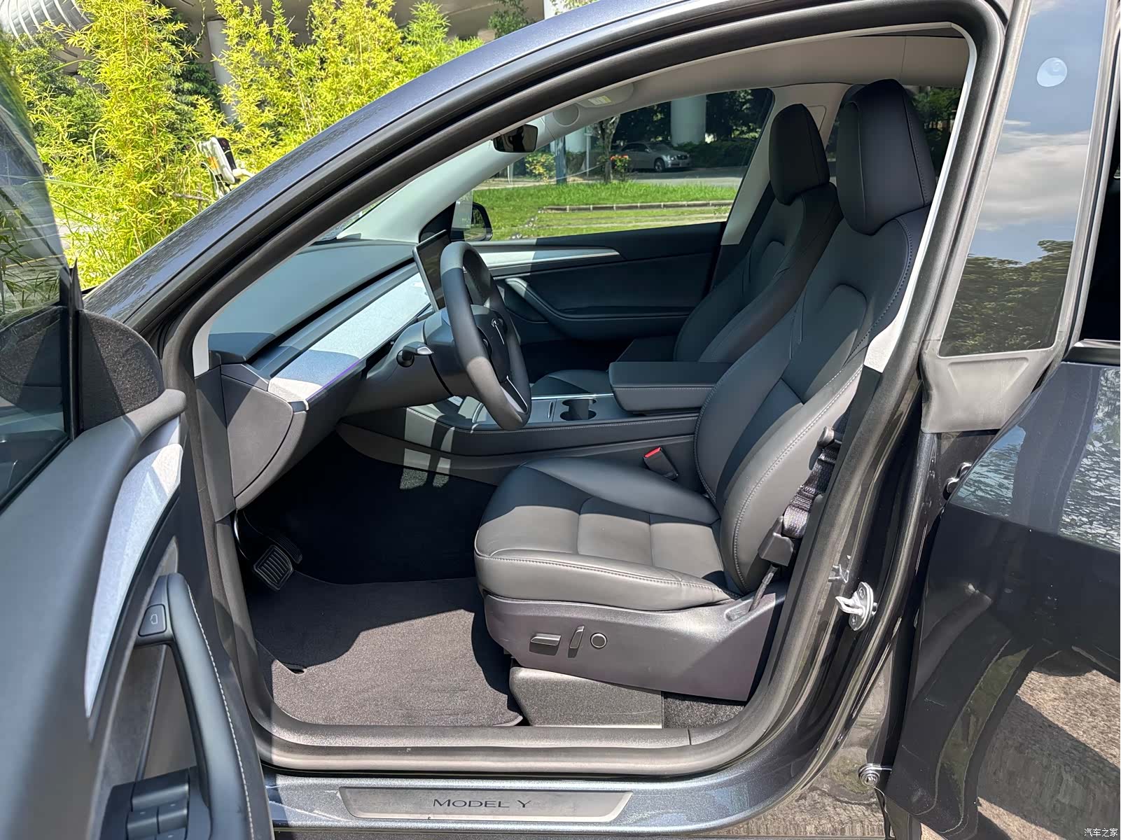 Tesla Model Y, 2024 14