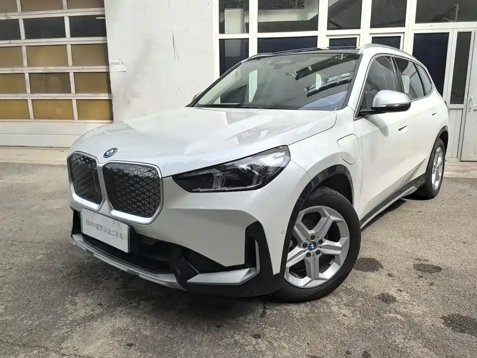 BMW iX1