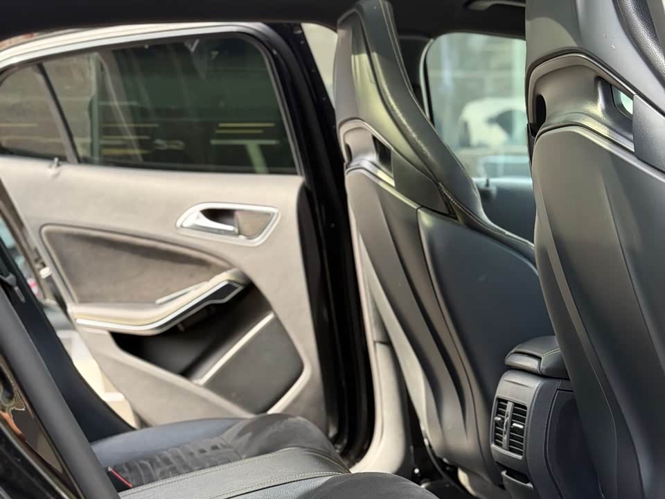 Mercedes-Benz GLA AMG Mercedes-Benz GLA AMG