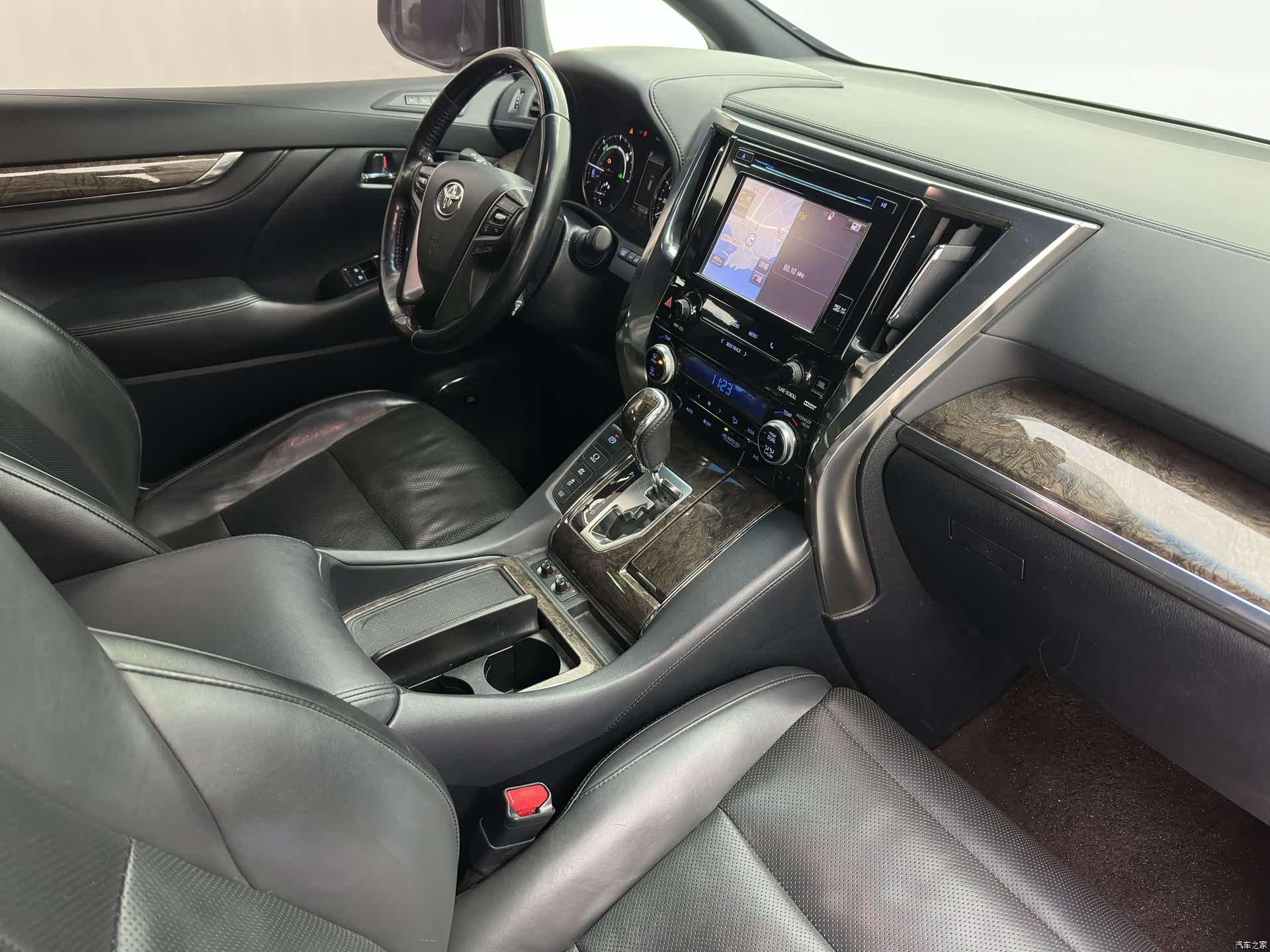 Toyota Alphard, 2019 34