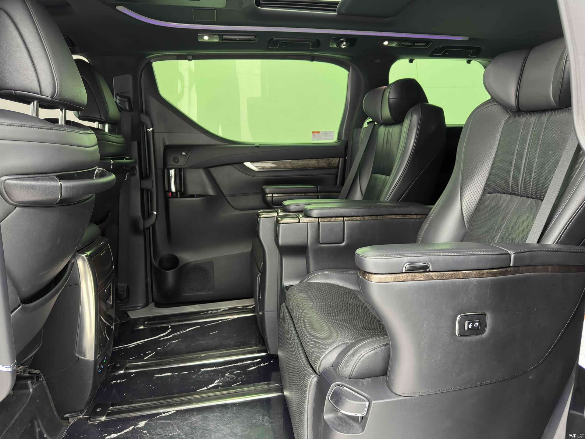 Toyota Alphard, 2019 10
