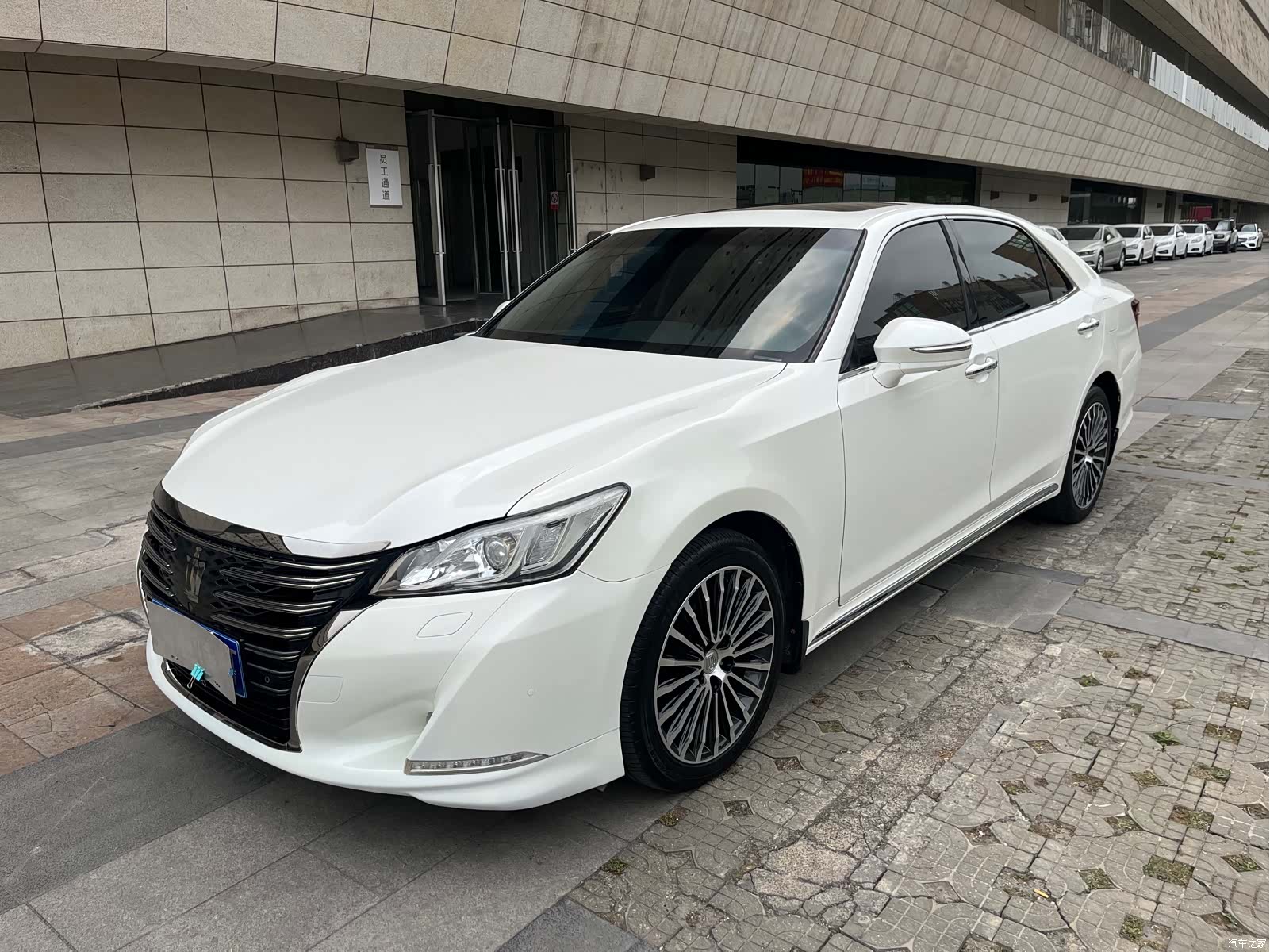 Toyota Crown, 2018 1