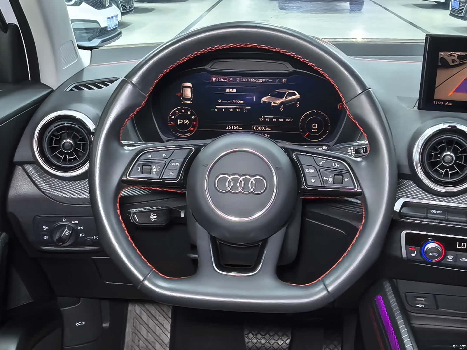 Audi Q2L, 2023 11