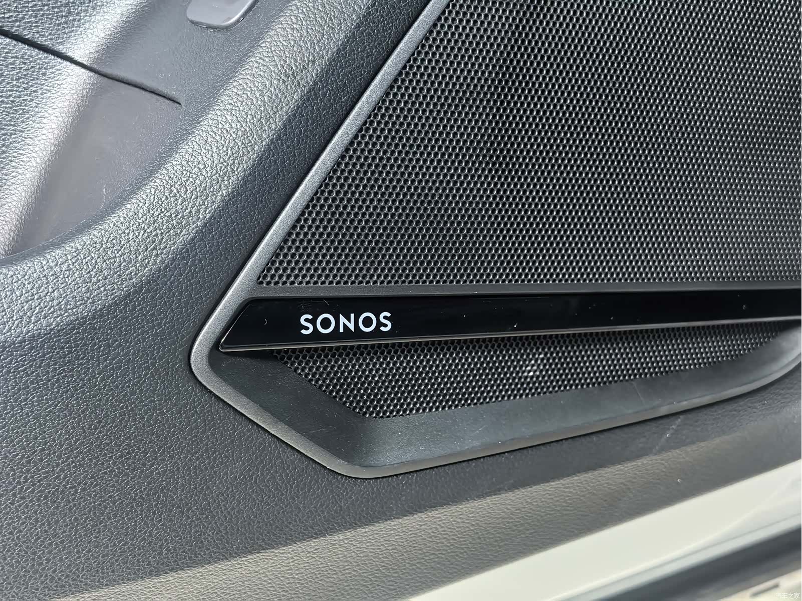 Audi Q2L, 2023 18