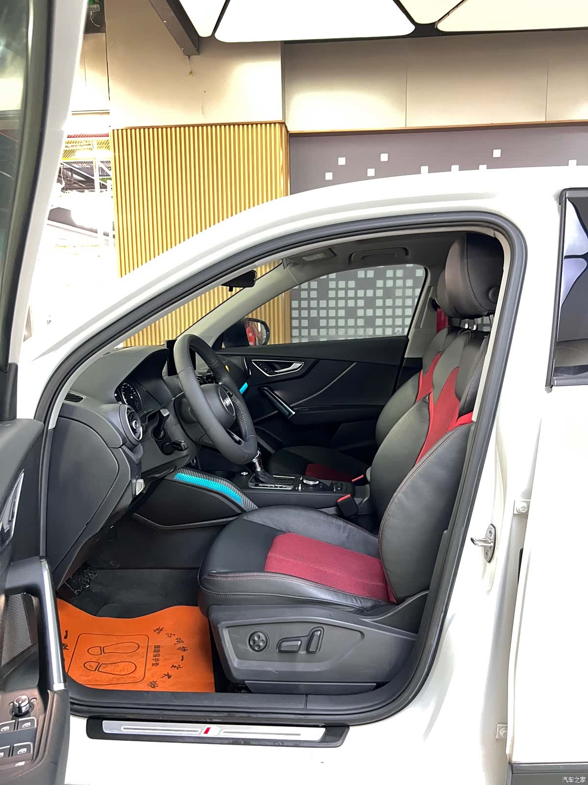 Audi Q2L, 2019 8