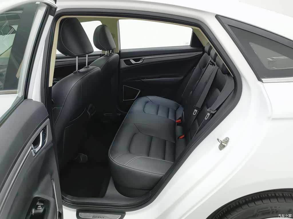 Geely Emgrand, 2018 15