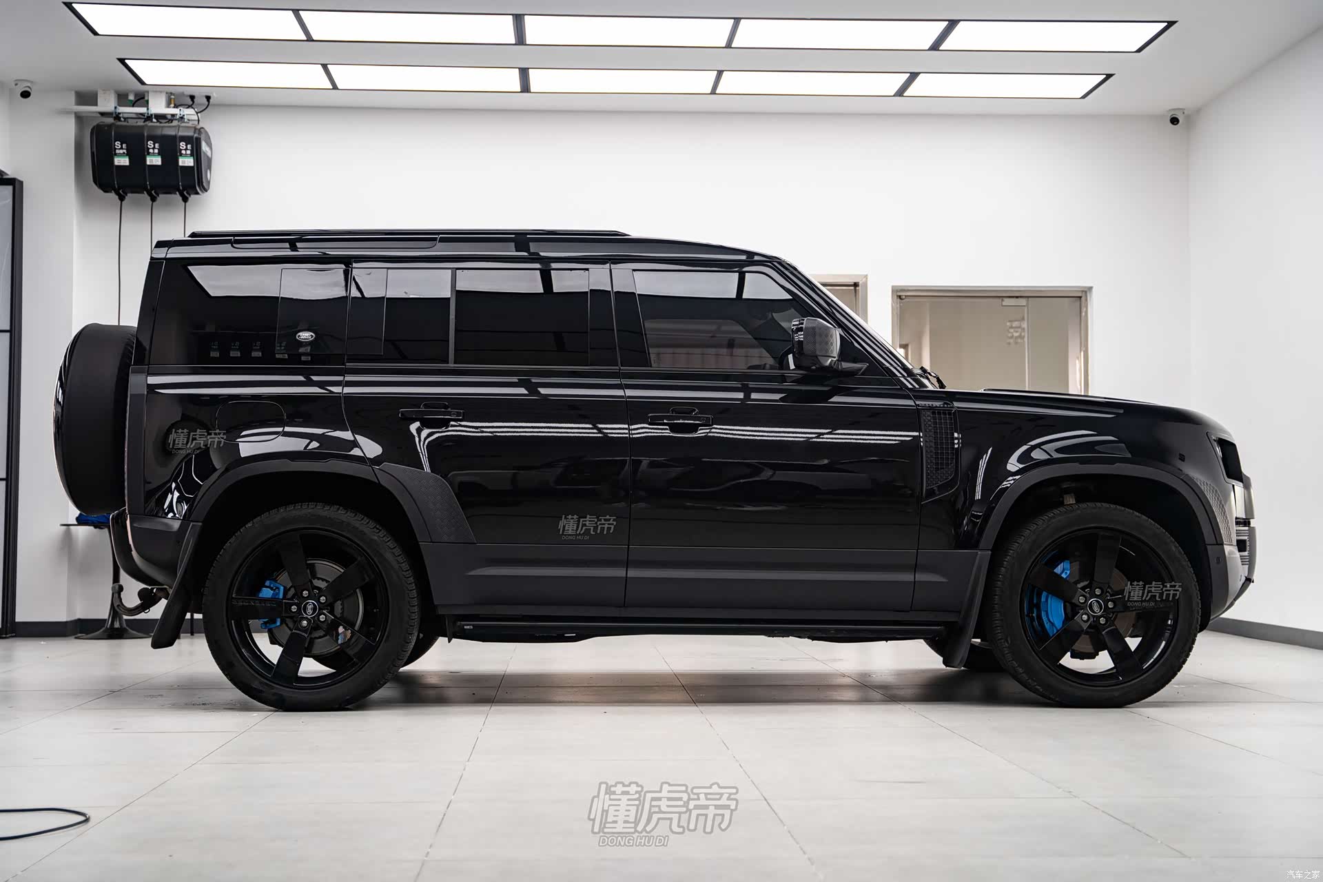 Land Rover Defender, 2023 4