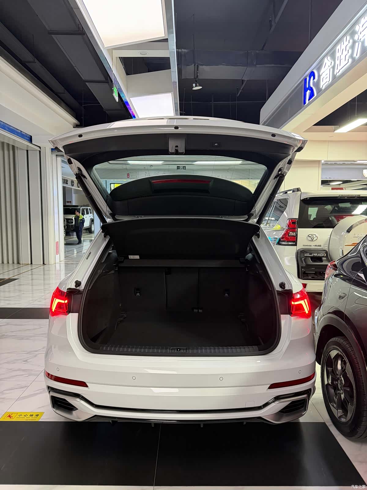 Audi Q3, 2024 14