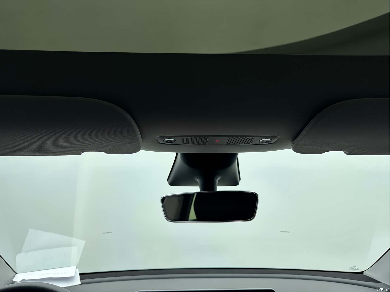 Tesla Model Y, 2023 28