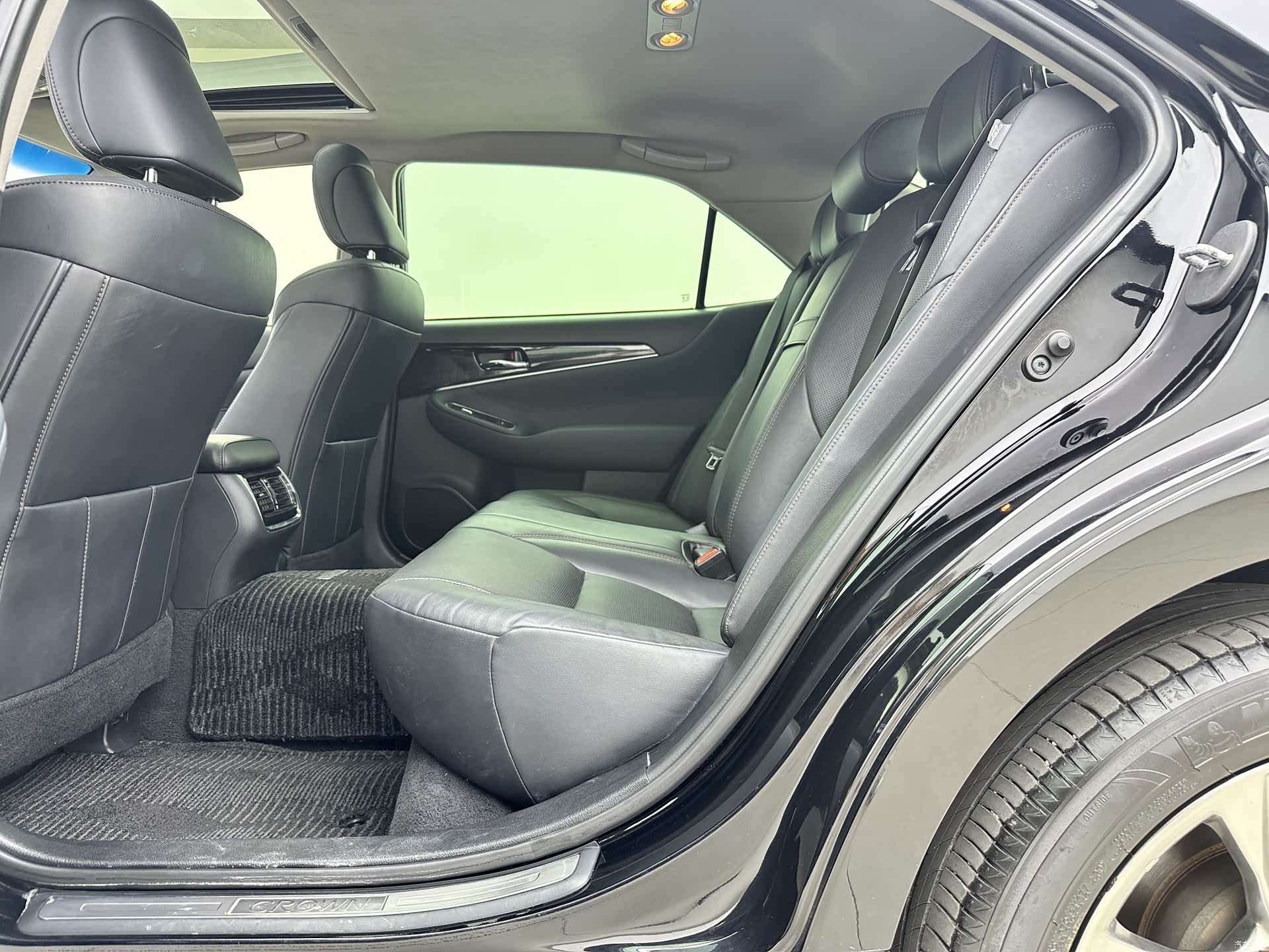 Toyota Crown, 2017 9