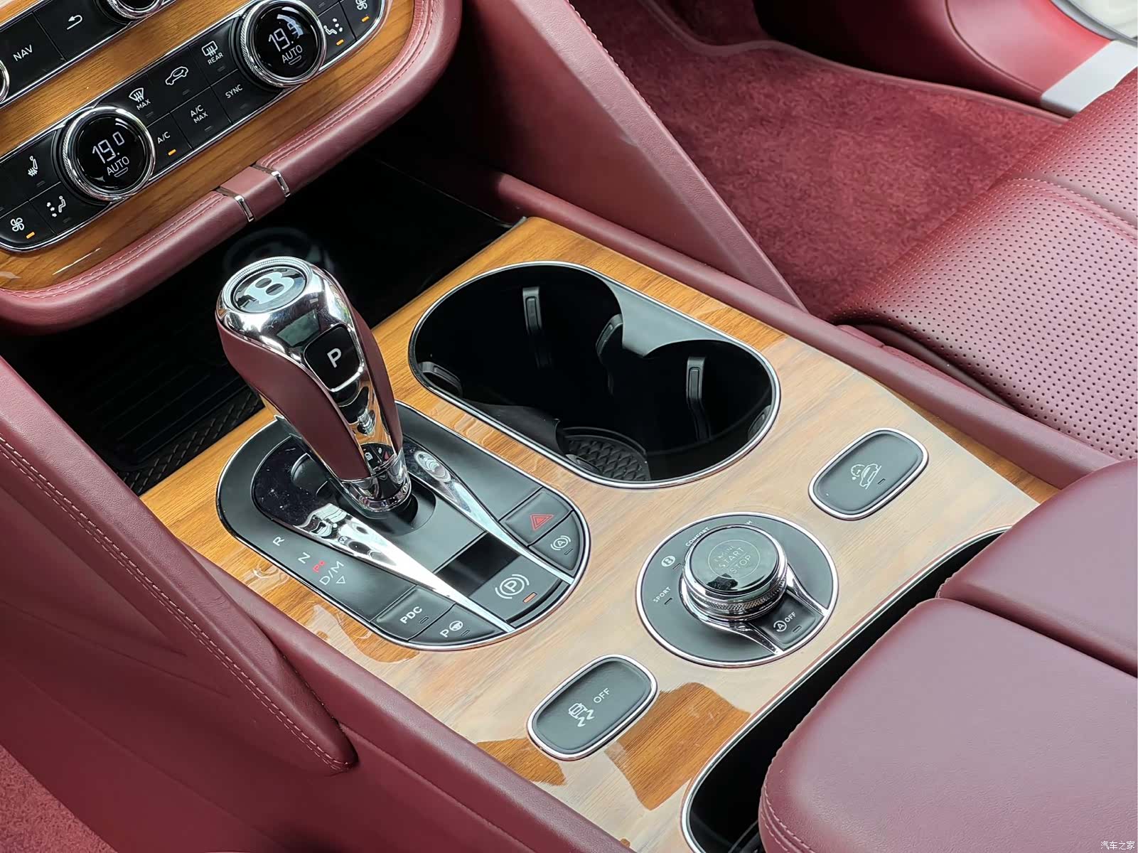 Bentley Bentayga, 2021 16