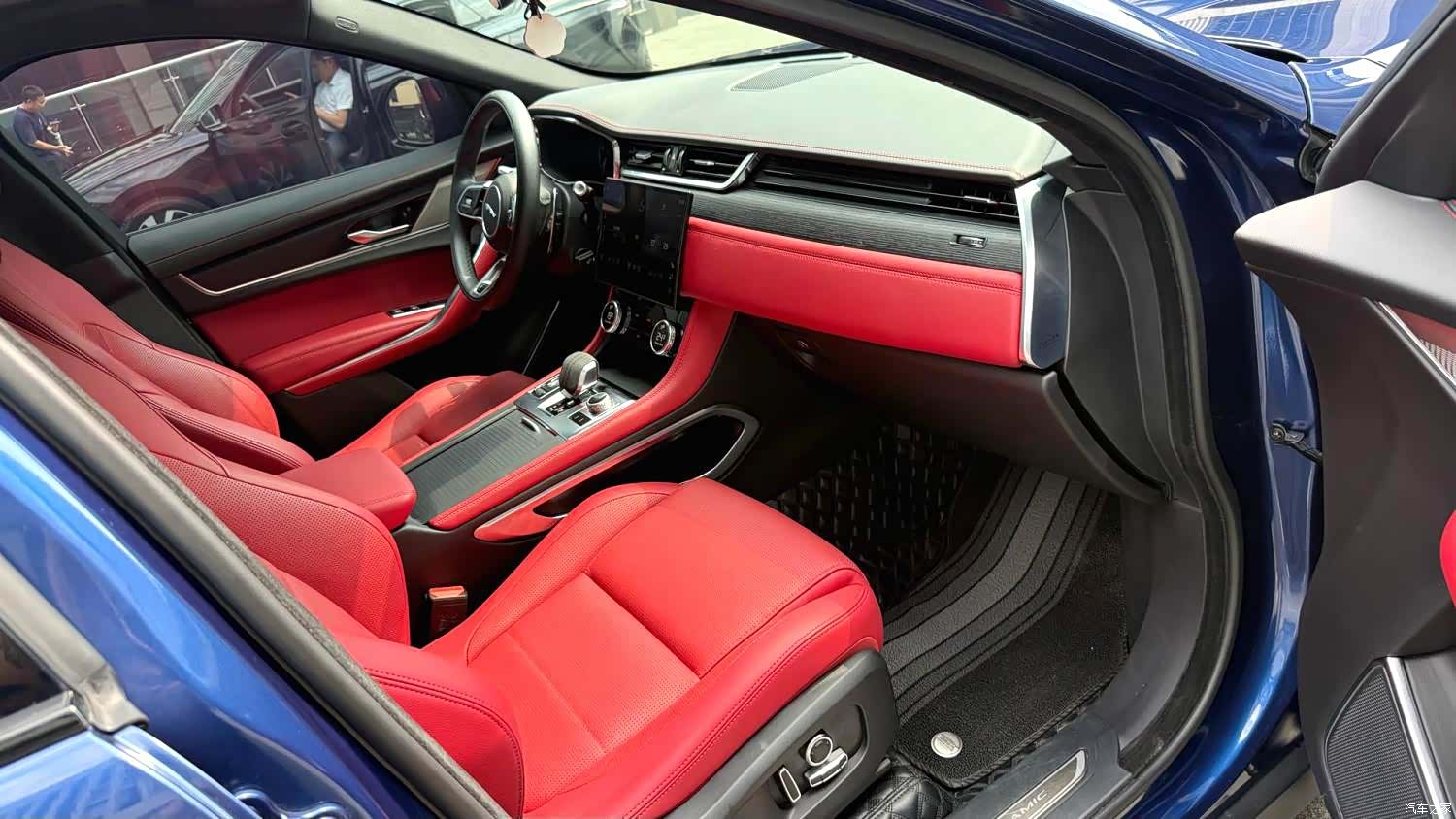 Jaguar F-PACE, 2022 6