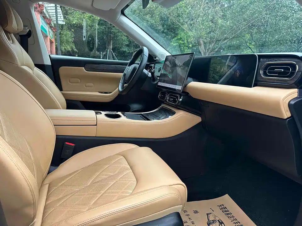 Leapmotor C11