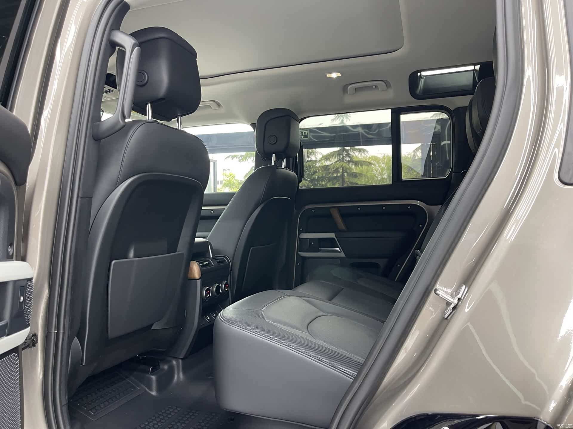Land Rover Defender, 2022 24