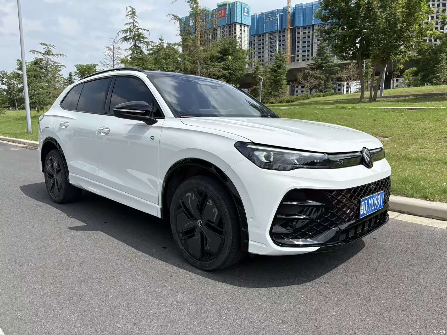 Volkswagen Tiguan L, 2024 1