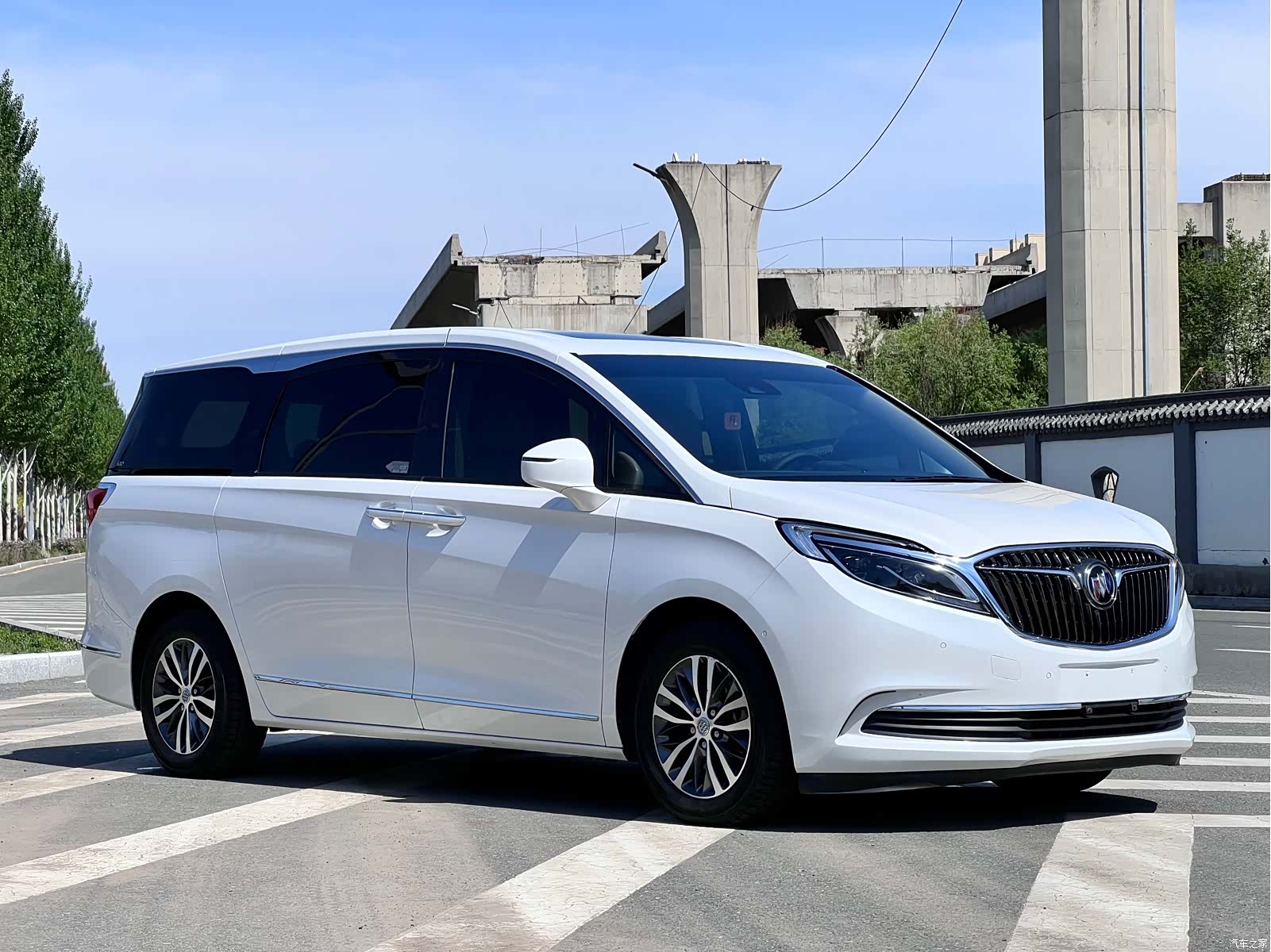 Buick GL8, 2018 3