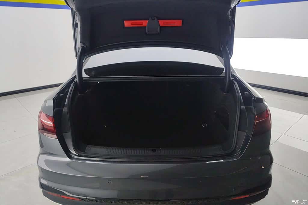 Audi A4L, 2023 4
