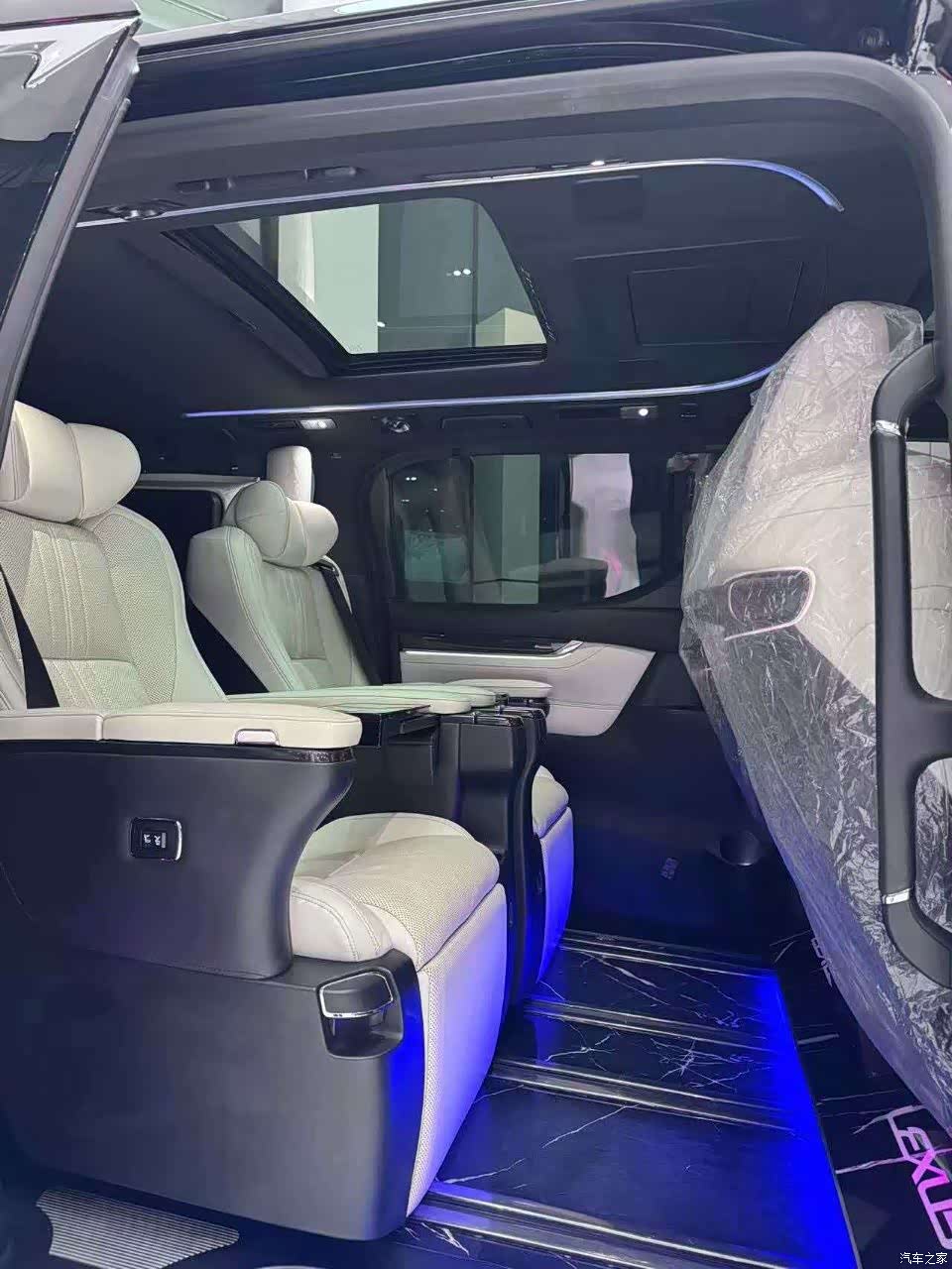 Lexus LM, 2020 7