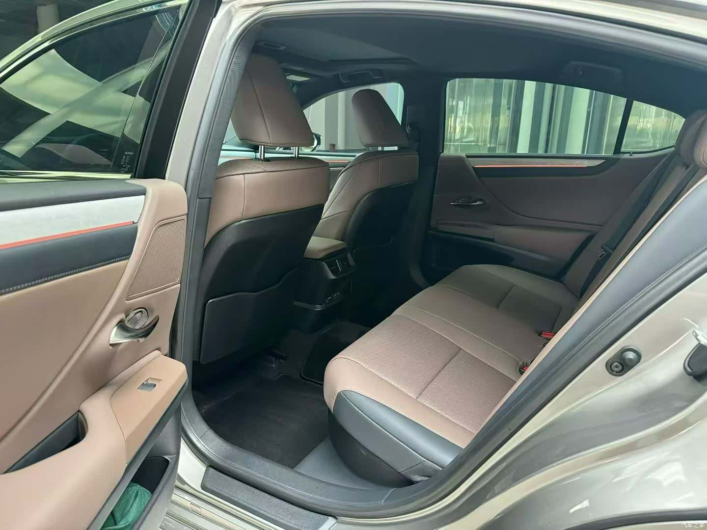 Lexus ES, 2025 6