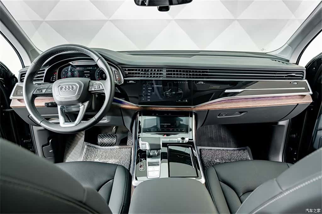 Audi Q7, 2025 13