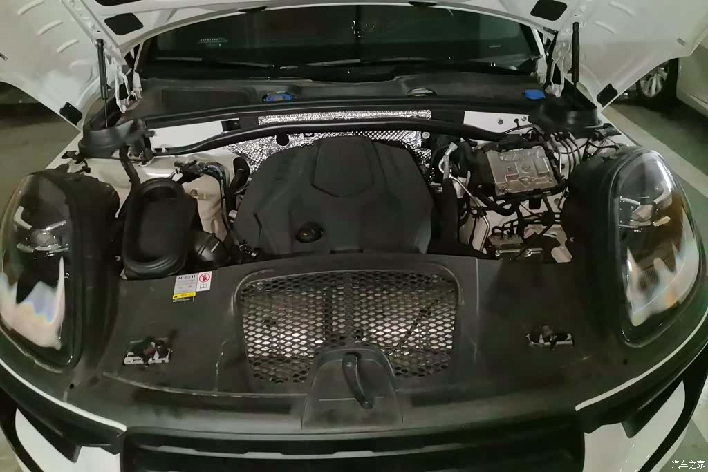 Porsche Macan, 2024 10