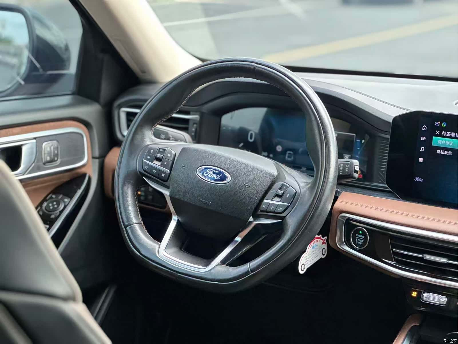 Ford Explorer, 2022 11