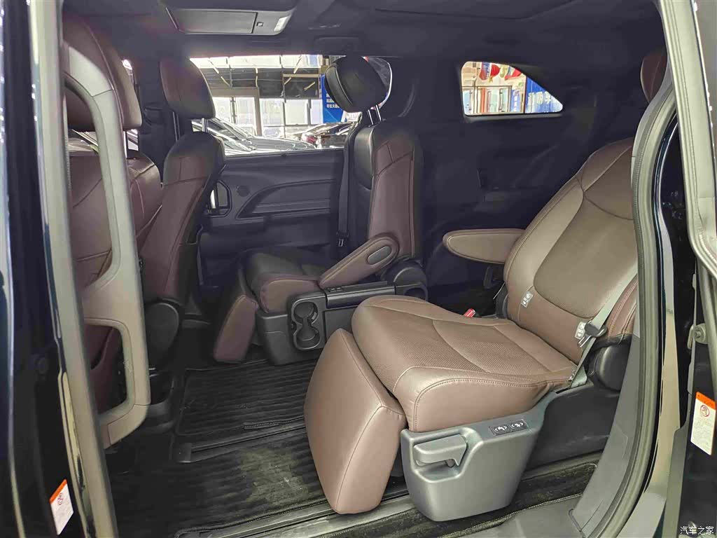 Toyota Granvia, 2023 11