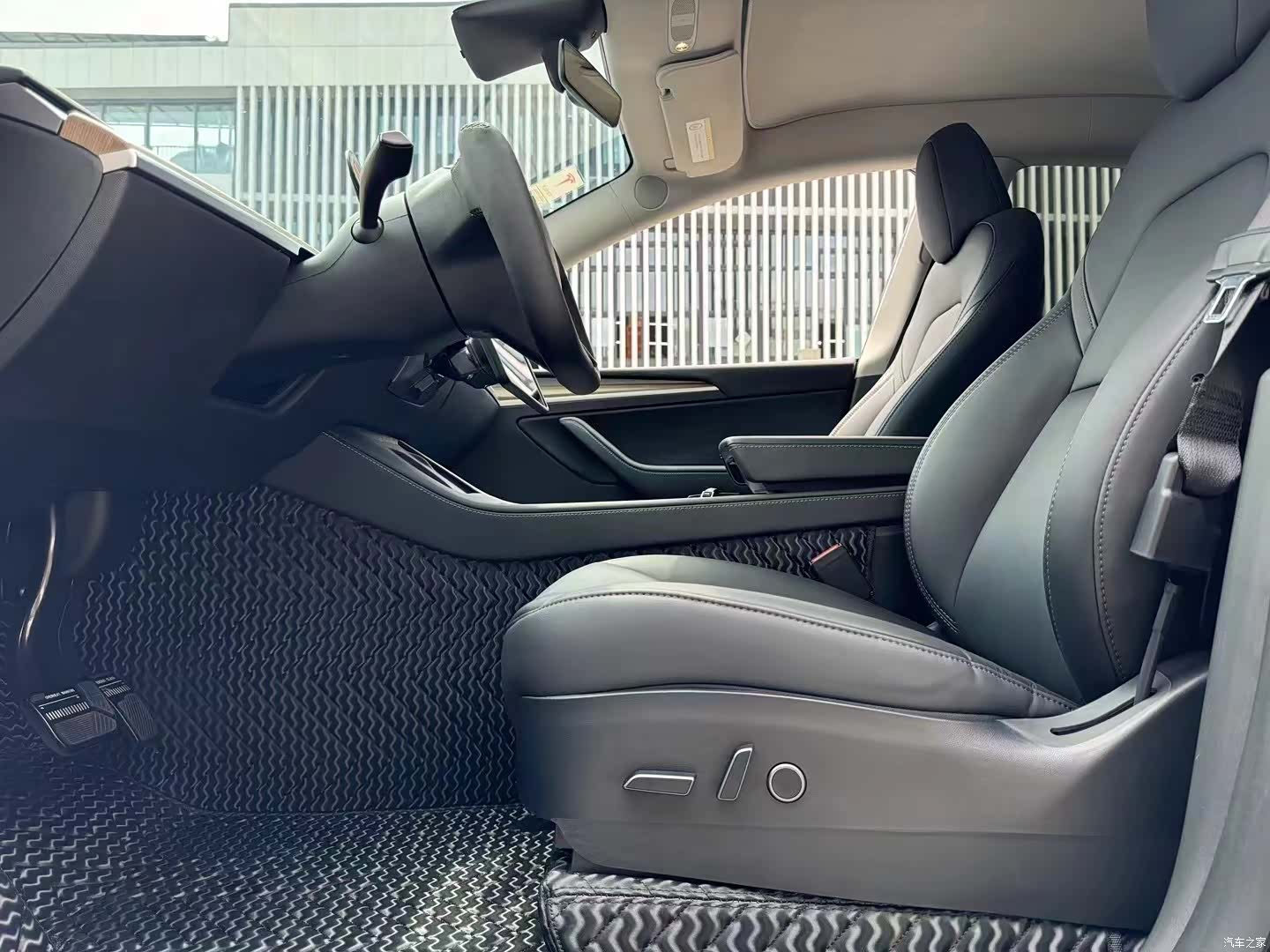 Tesla Model Y, 2023 4