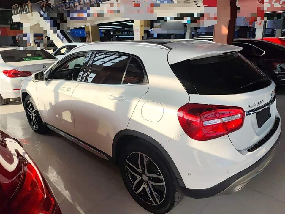 Mercedes-Benz GLA