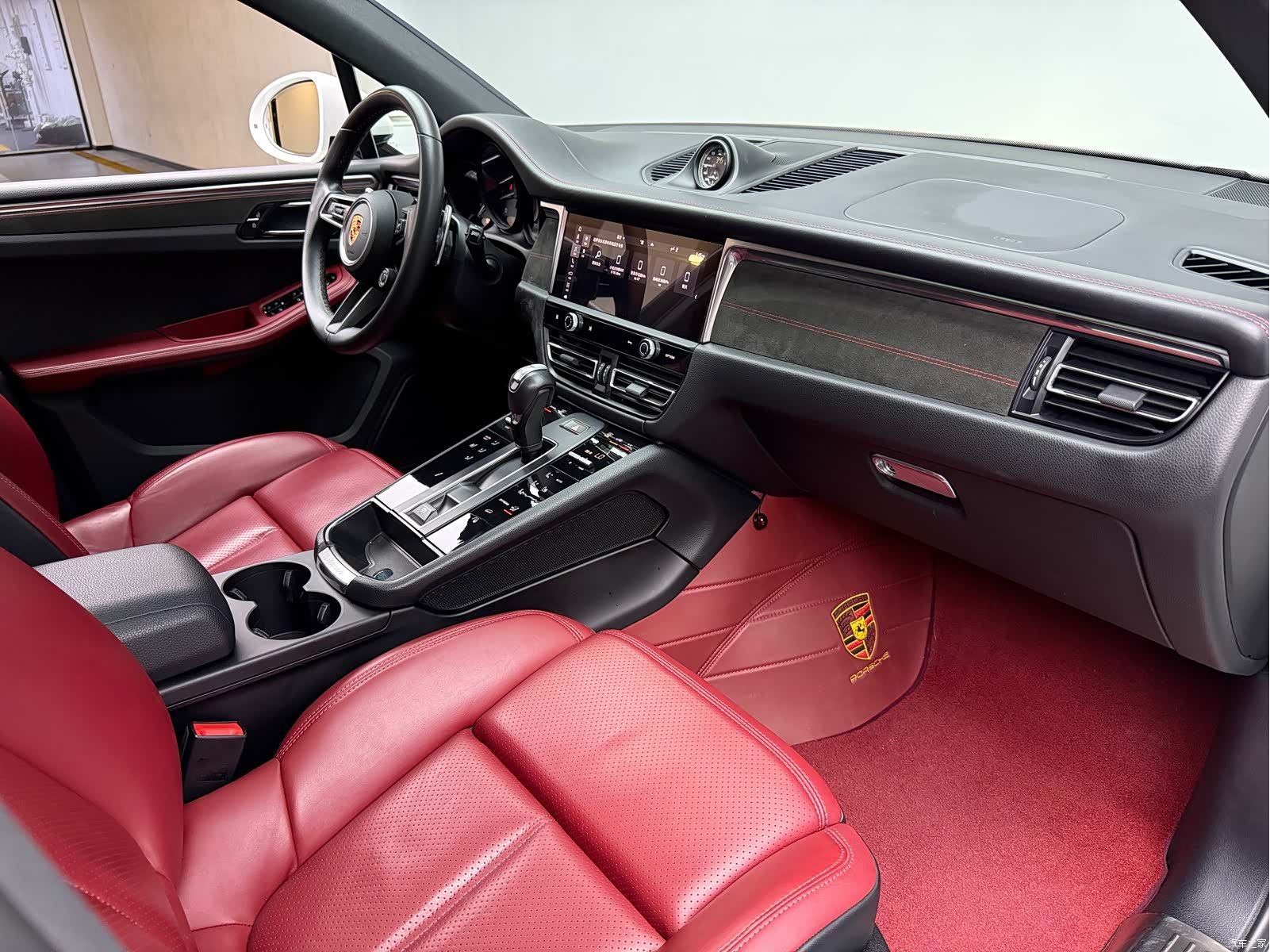 Porsche Macan, 2024 3