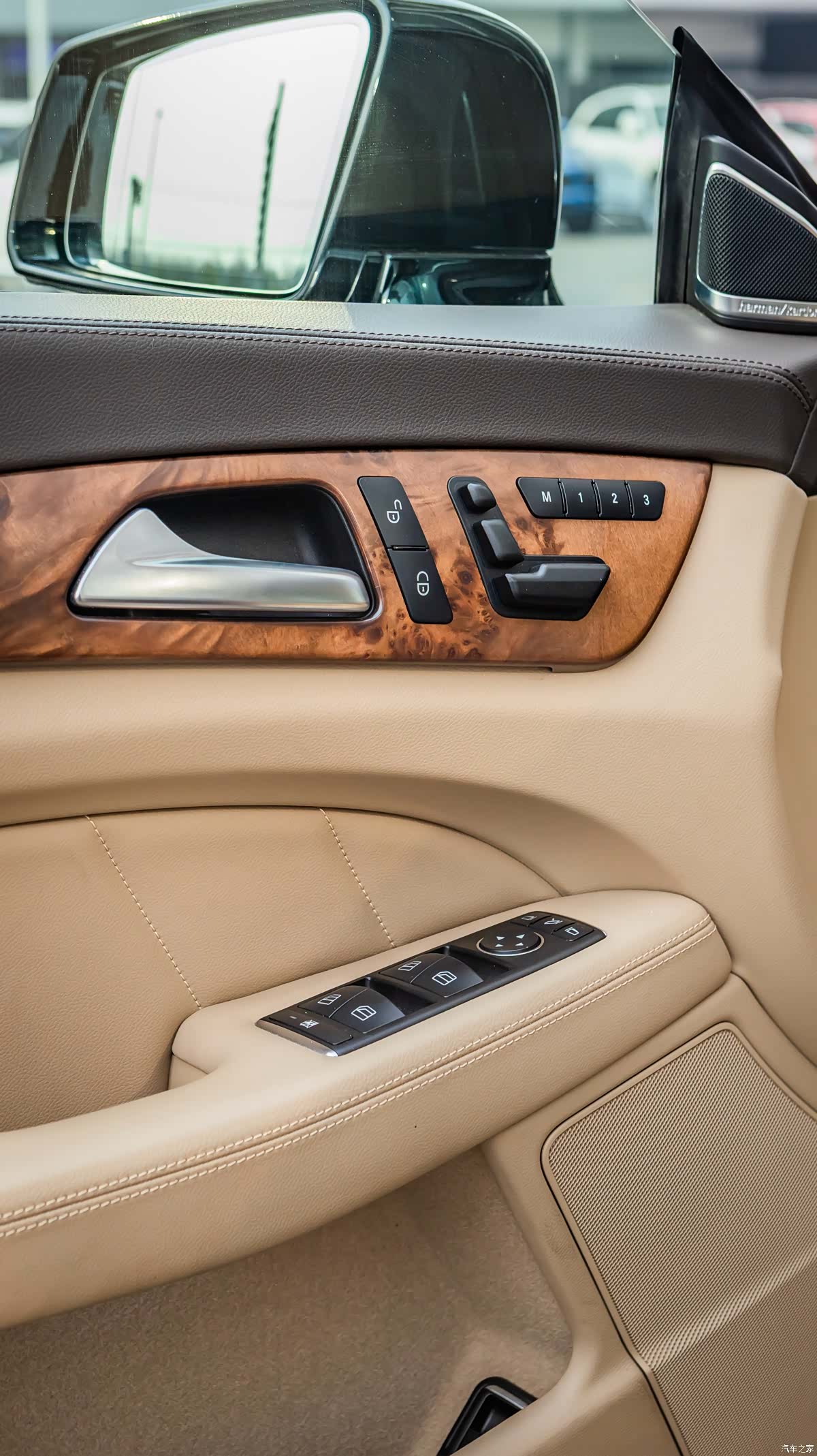 Mercedes-Benz CLS, 2013 6