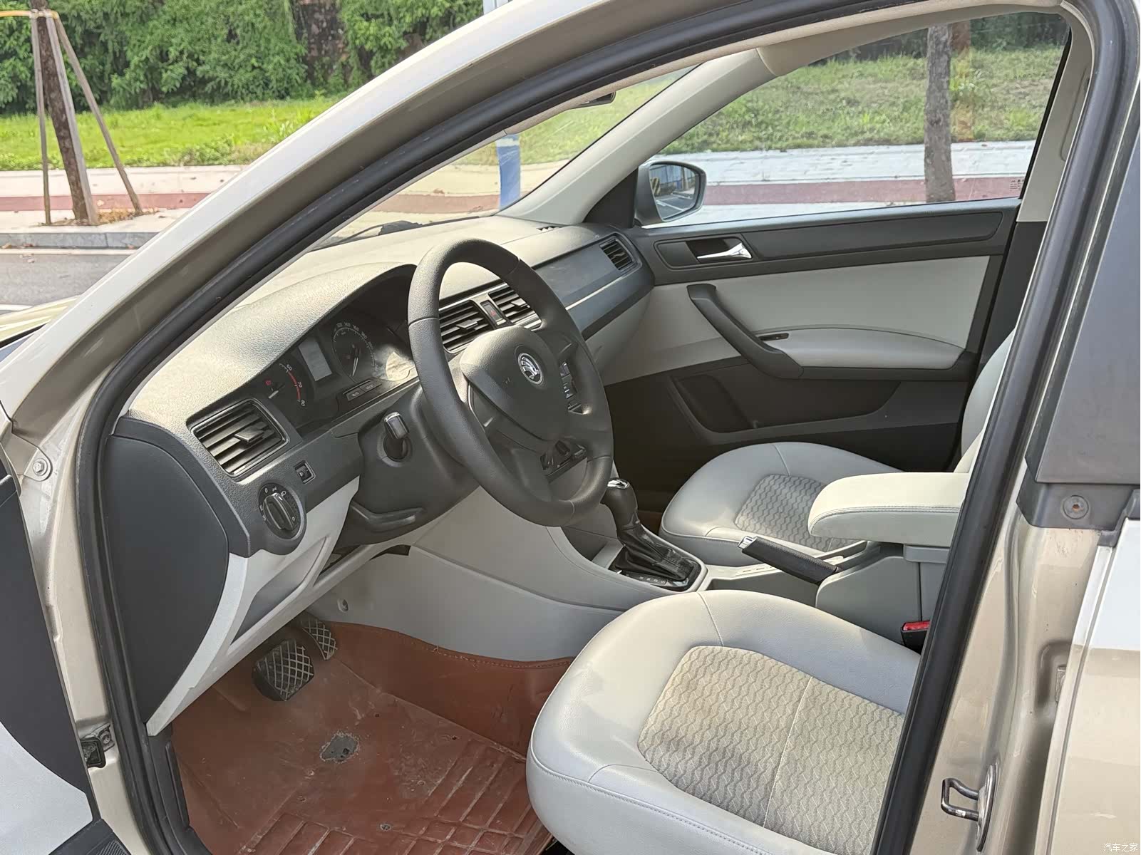 Skoda Rapid, 2014 7