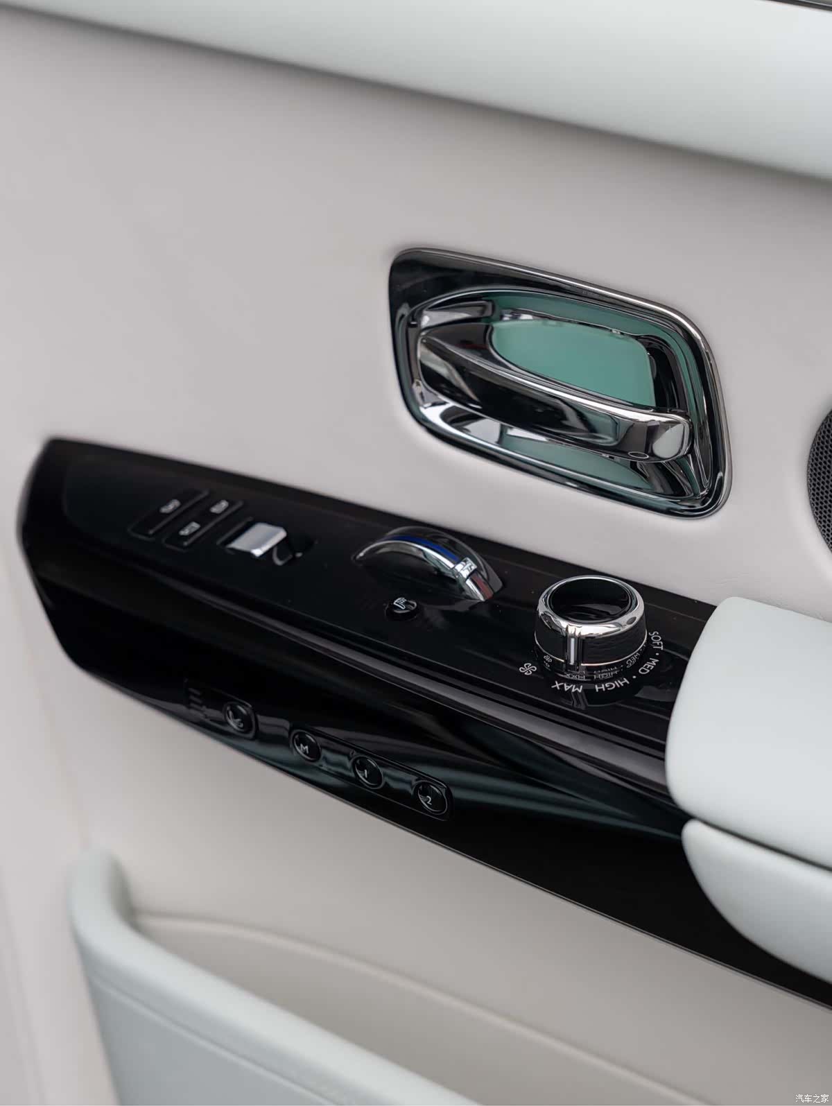 Rolls-Royce Phantom, 2024 19