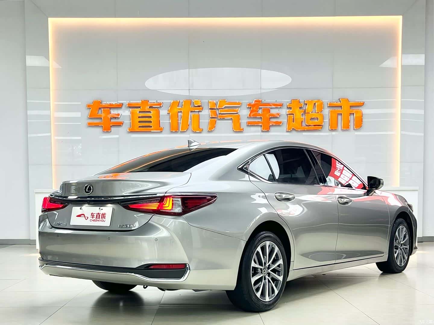 Lexus ES, 2024 все фото
