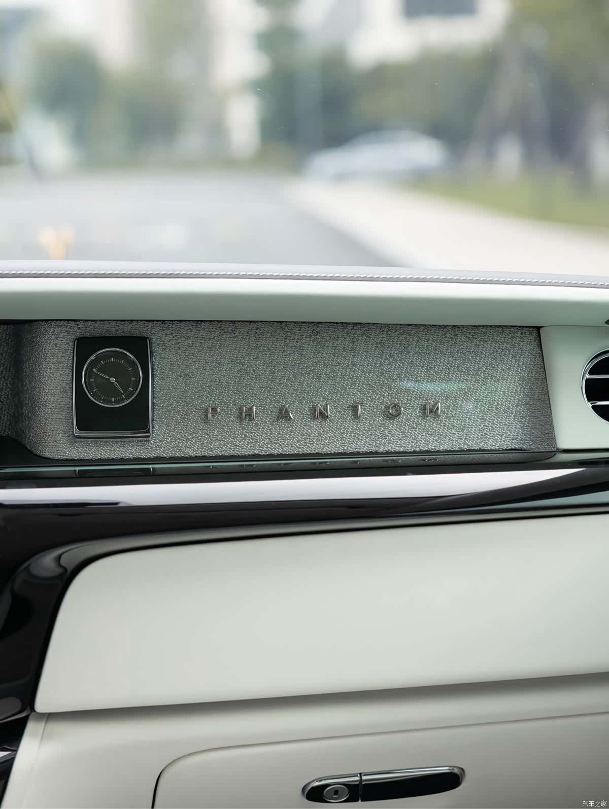 Rolls-Royce Phantom, 2024 14