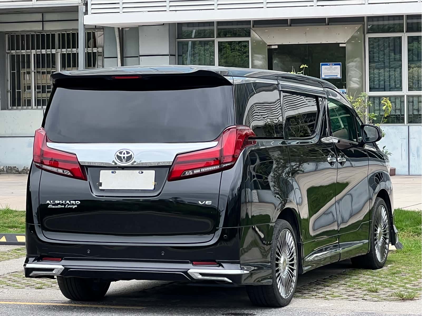 Toyota Alphard, 2017 4