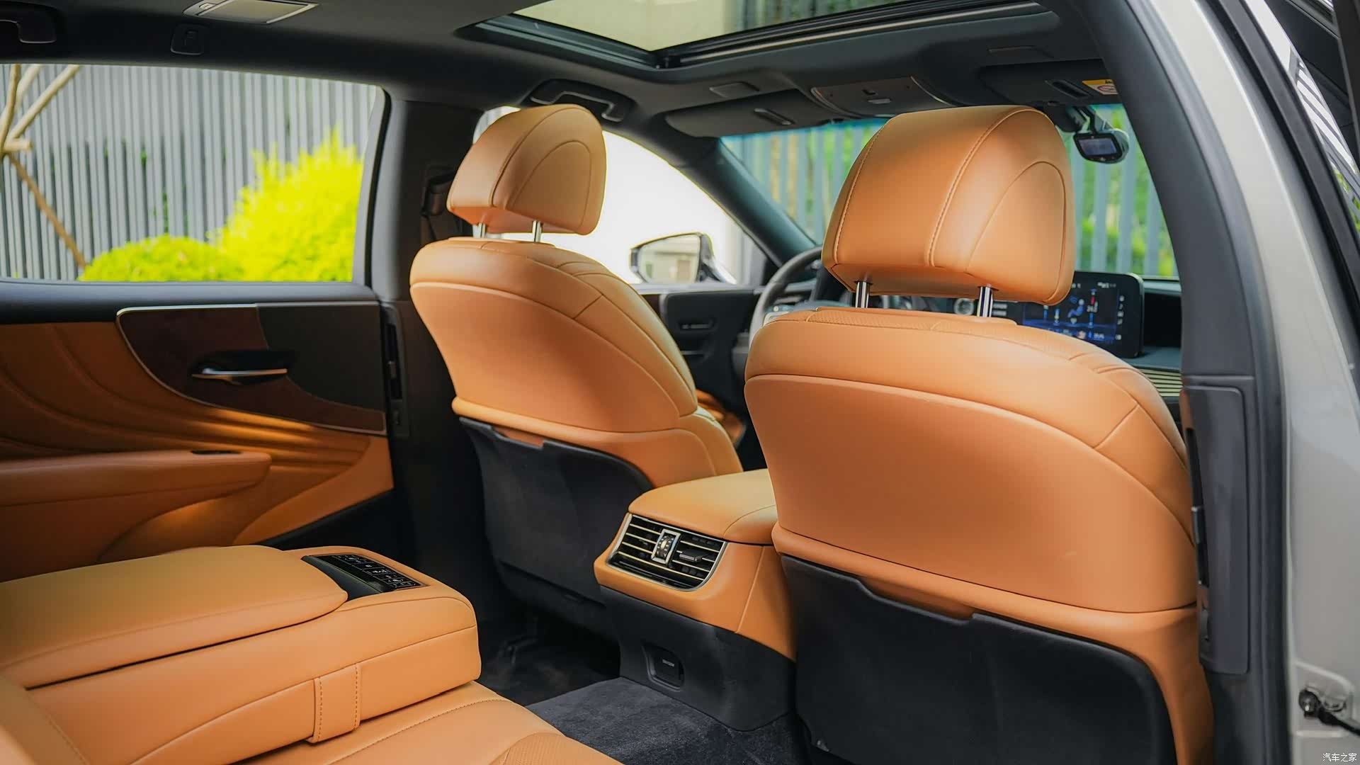 Lexus LS, 2022 14