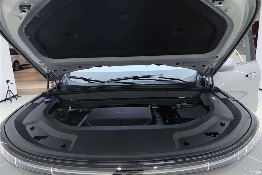 Li Auto L9, 2025 13