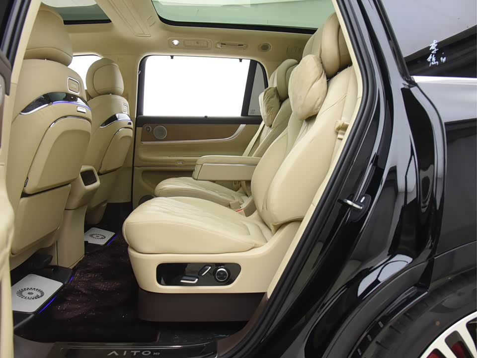 AITO Ask the world M9