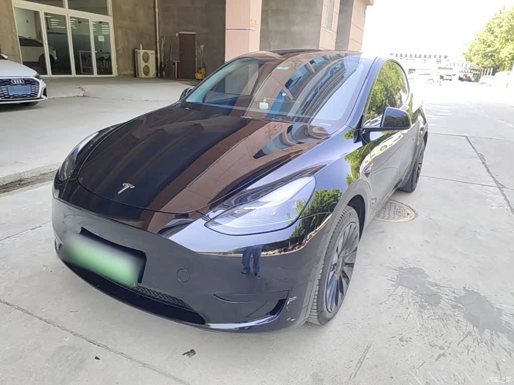 Tesla Model Y, 2023 2