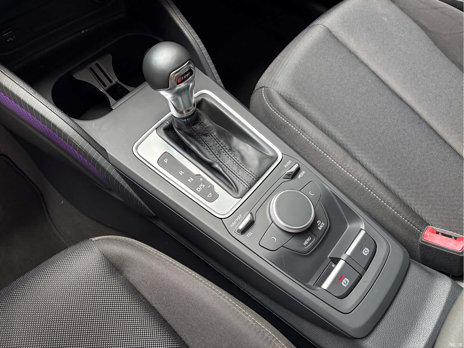 Audi Q2L, 2019 9