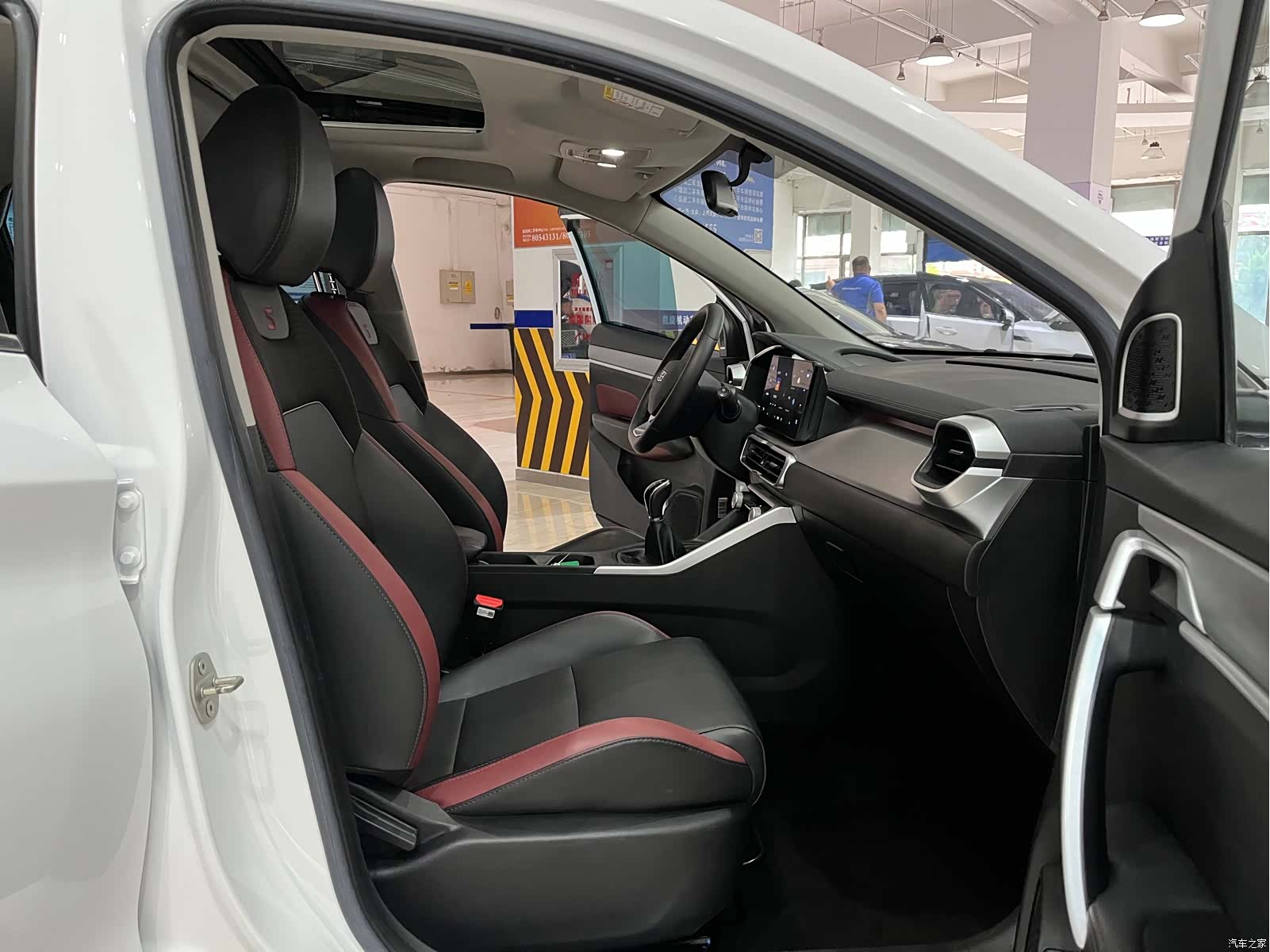 Geely Coolray, 2022 10