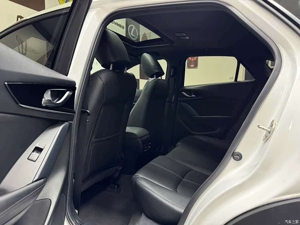 Mazda CX-4, 2023 8