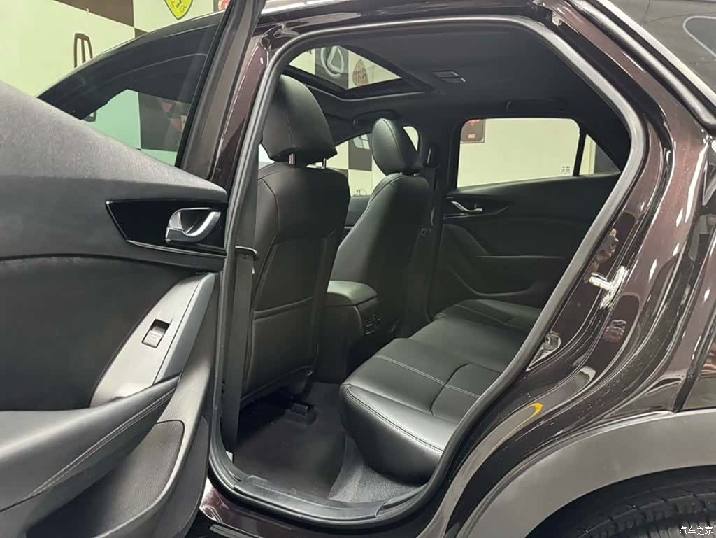 Mazda CX-4, 2023 8