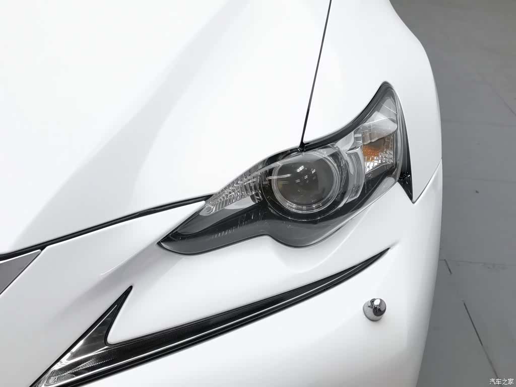 Lexus IS, 2016 7