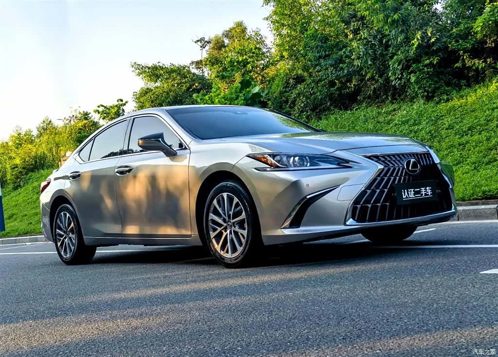Lexus ES, 2024 3